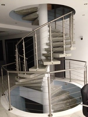 garde-corps à câbles en escalier